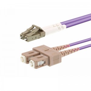 Multimódusú duplex OM4 száloptikai patch kábel (50/125) - LC-től SC-ig